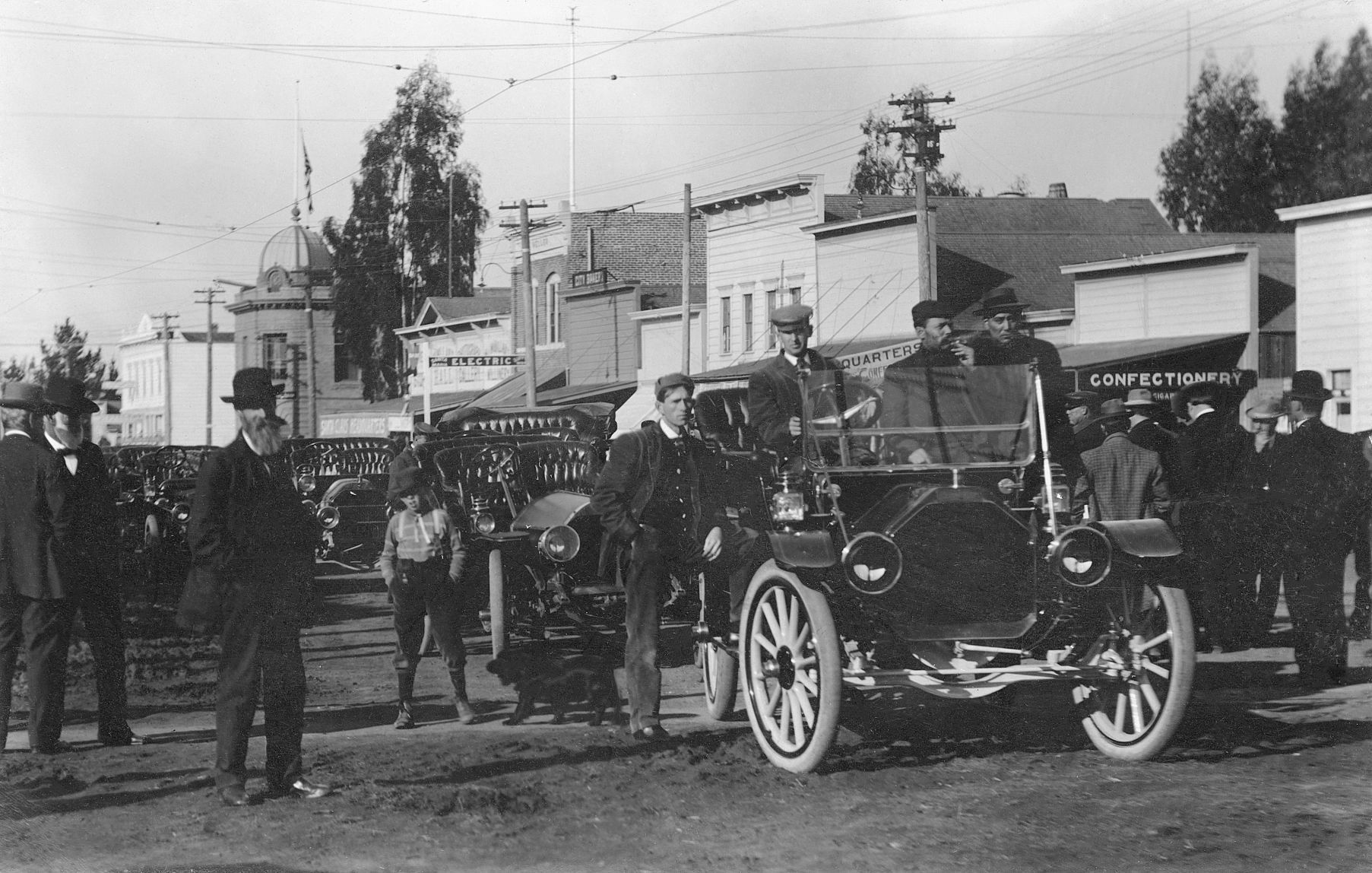 Automobile showcase 1910